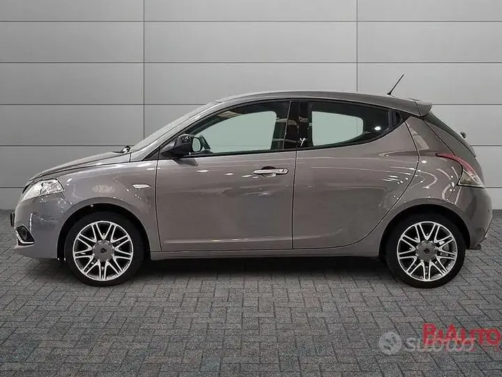 Lancia Ypsilon 2016 photo 2