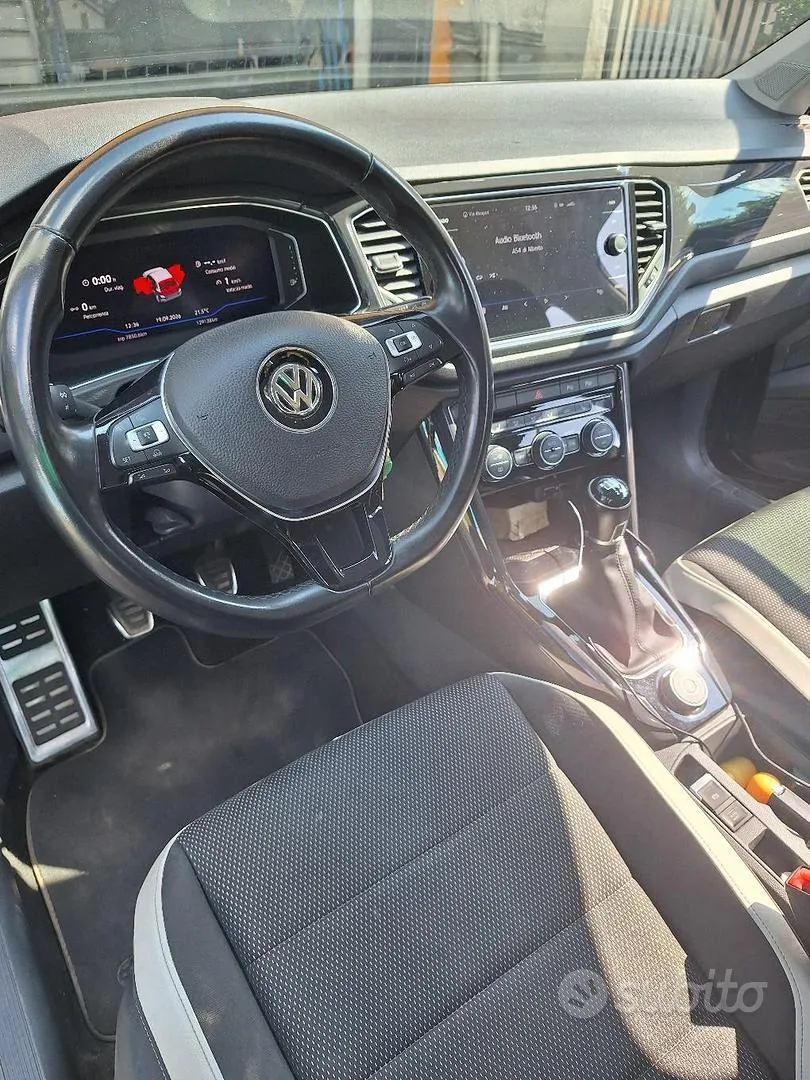 Volkswagen T-Roc 2018 photo 2
