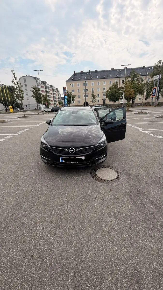 Opel Astra 2022 photo 2