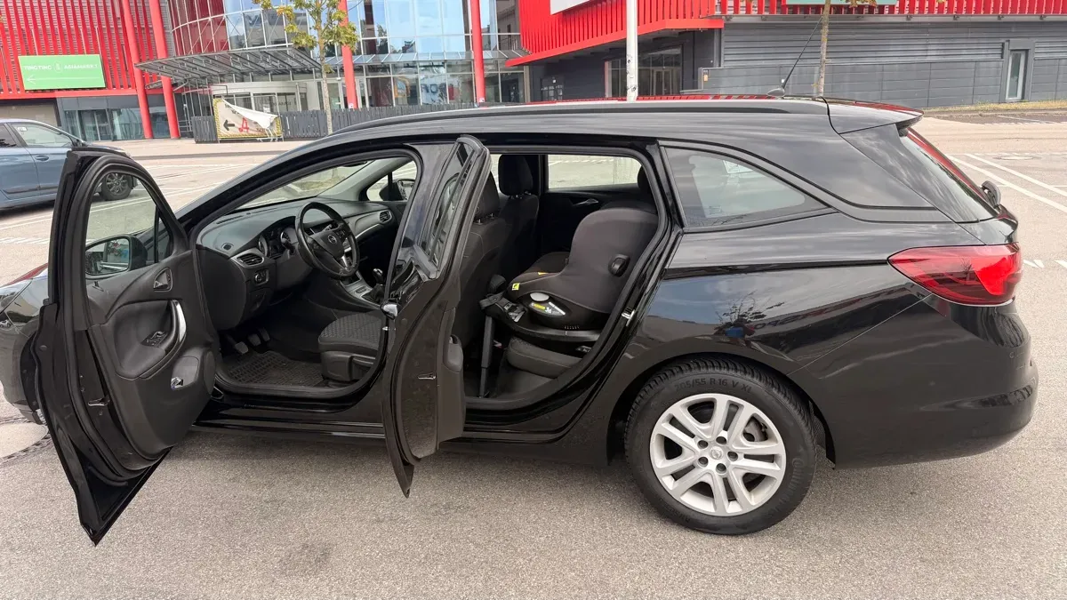 Opel Astra 2022 photo 3