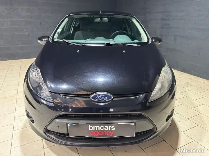 Ford Fiesta 2011 photo 2
