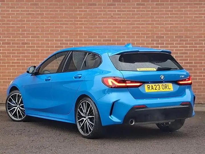 BMW 1 Series 2023 photo 2