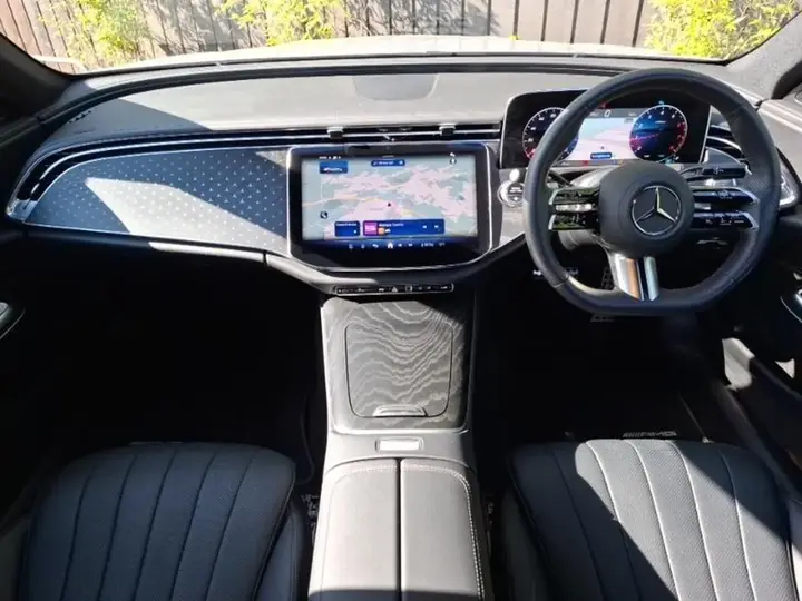 Mercedes-Benz E-Class 2025 photo 3