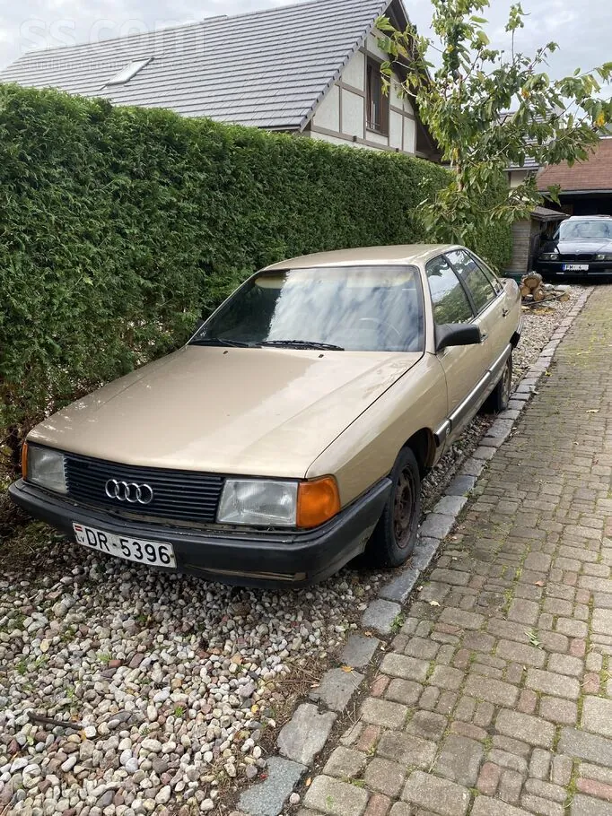 Audi 100 1987 photo 2
