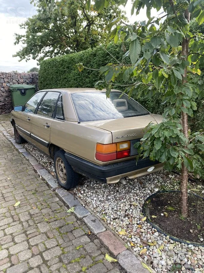 Audi 100
