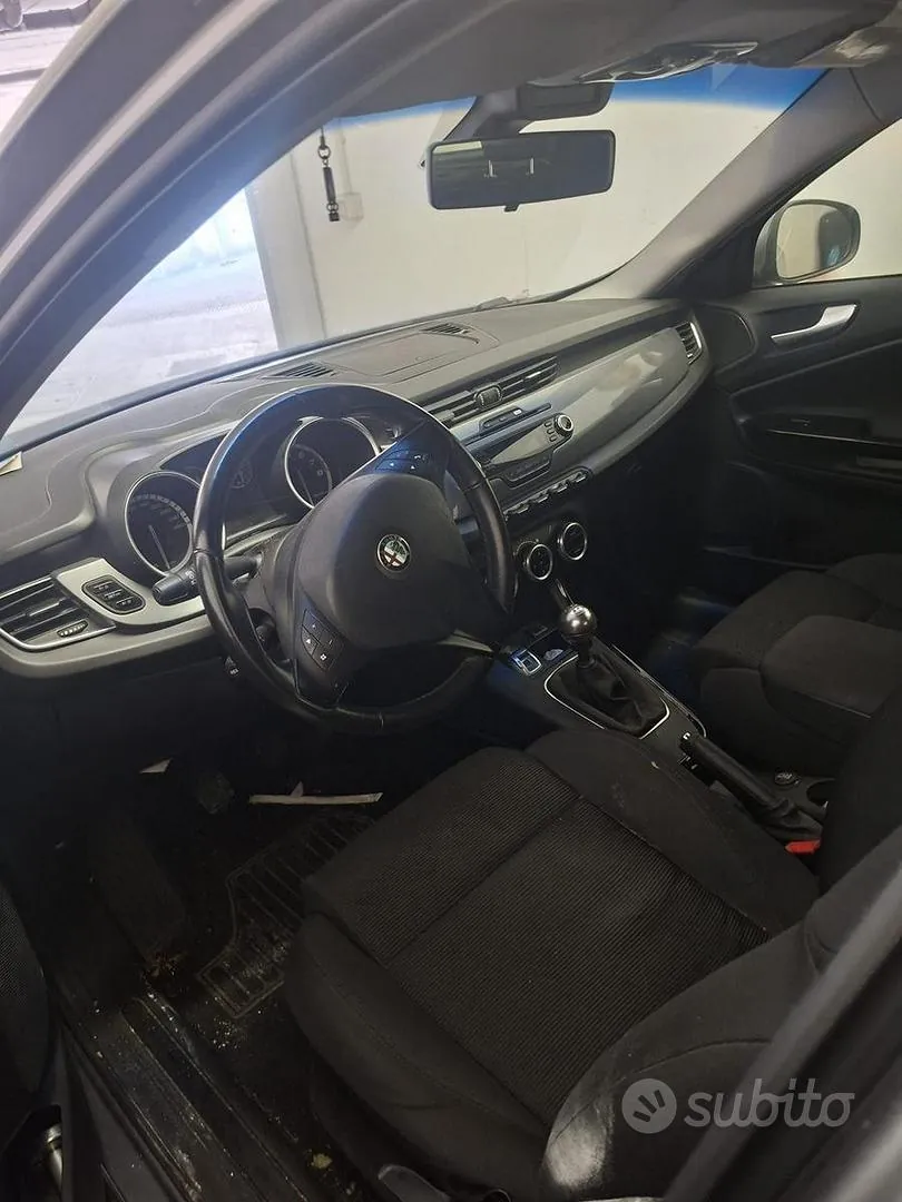 Alfa Romeo Giulietta 2012 photo 3