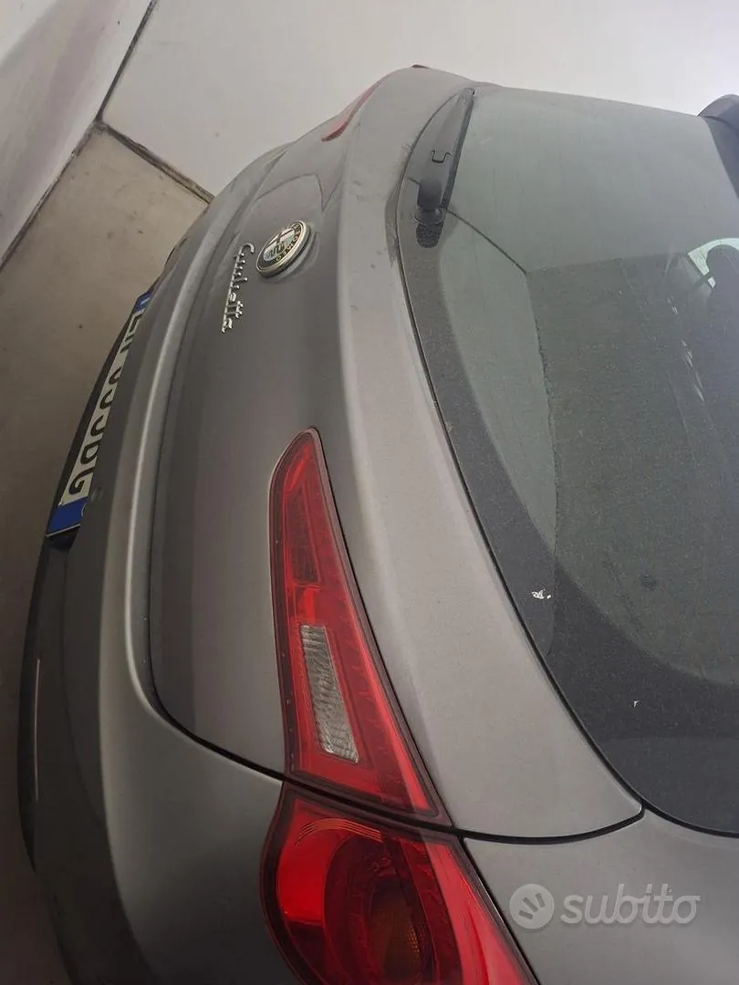 Alfa Romeo Giulietta 2012 photo 2