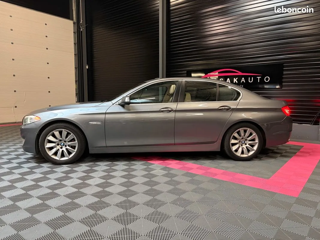 BMW 5 Series 2010 photo 2