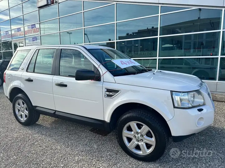 Land Rover Freelander 2010 photo 5