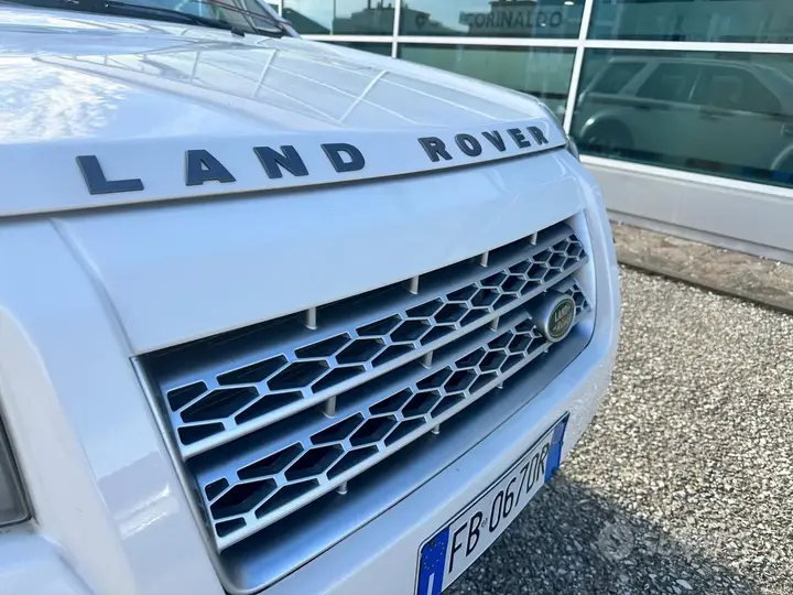 Land Rover Freelander 2010 photo 4