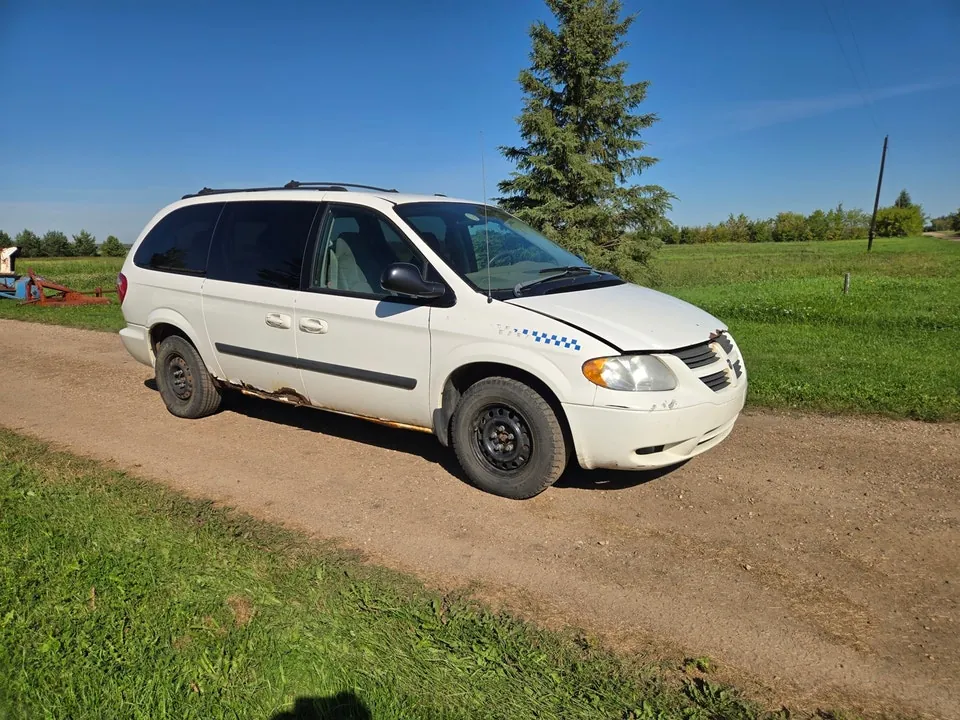 Dodge Grand Caravan 2005 photo 2