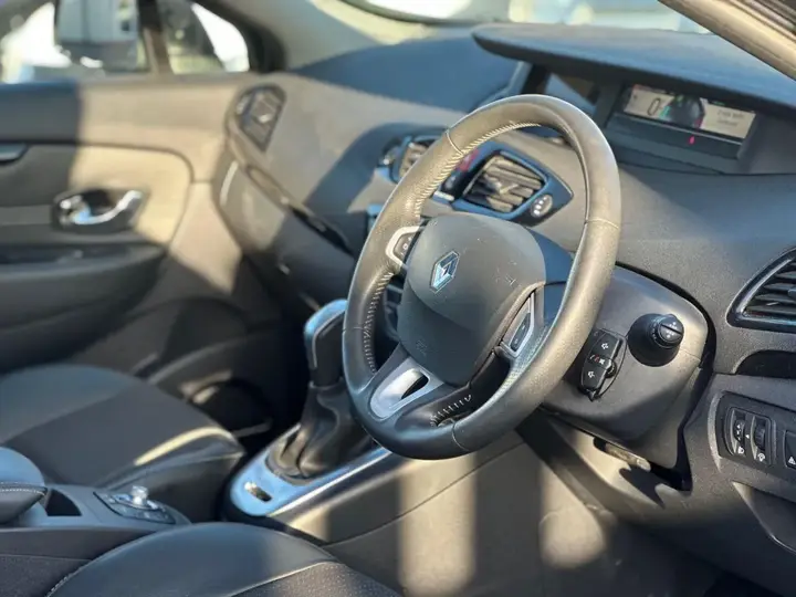 Renault Grand Scenic 2012 photo 2