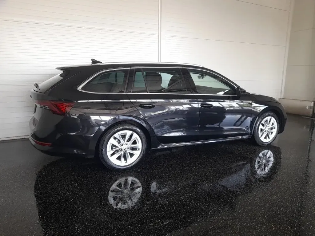 Skoda Octavia 2023 photo 2