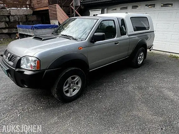 Nissan Np300