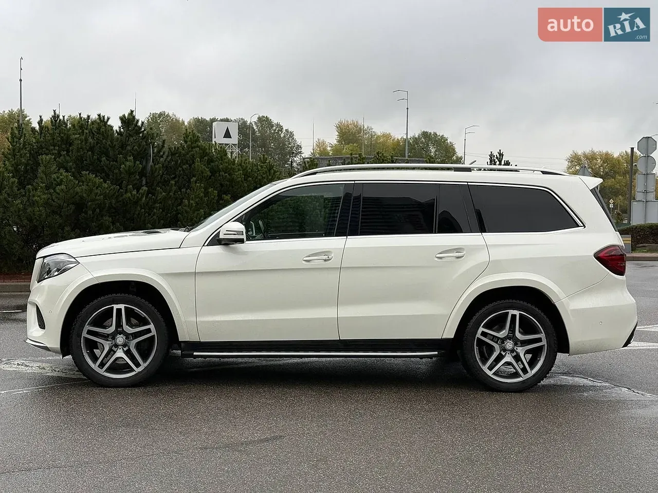 Mercedes-Benz Gls-Class 2017 photo 2