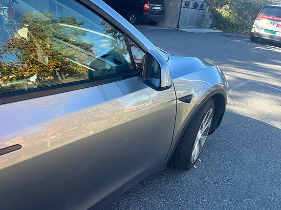 Tesla Model Y 2023 photo 5