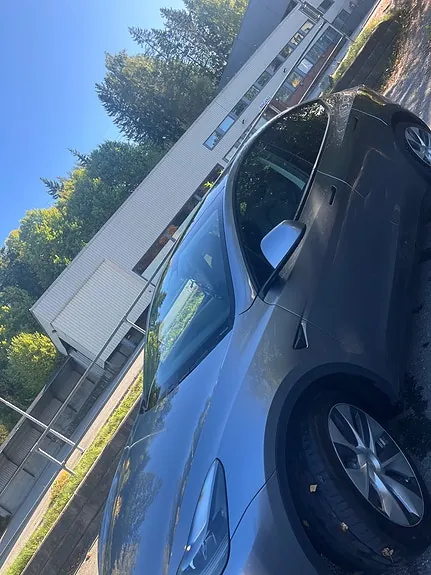 Tesla Model Y 2023 photo 2