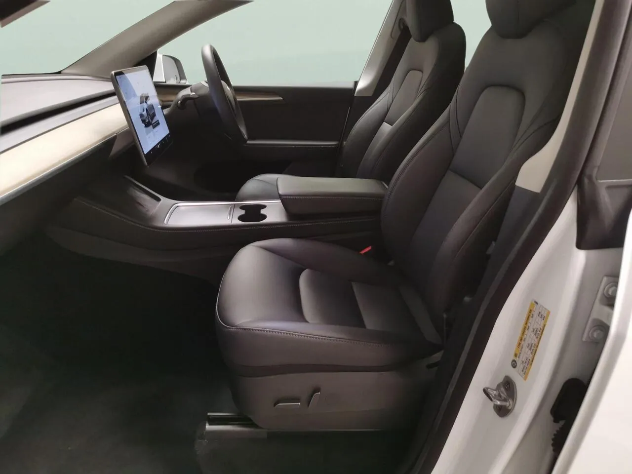 Tesla Model Y 2023 photo 4