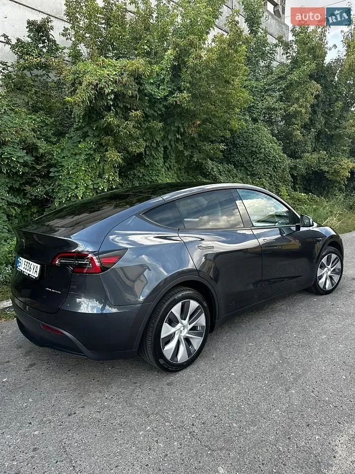 Tesla Model Y 2024 photo 2