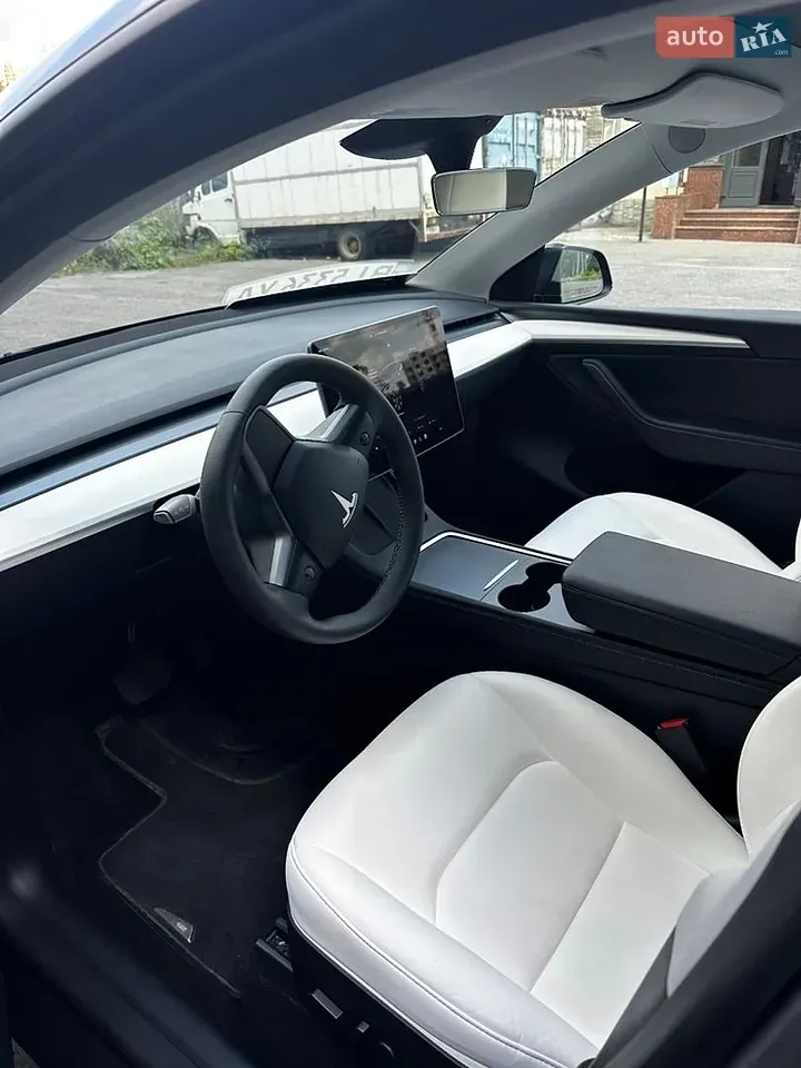 Tesla Model Y 2024 photo 3