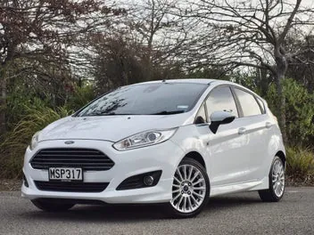 Ford Fiesta 2015 photo 2