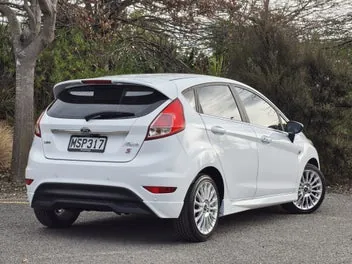 Ford Fiesta 2015 photo 3