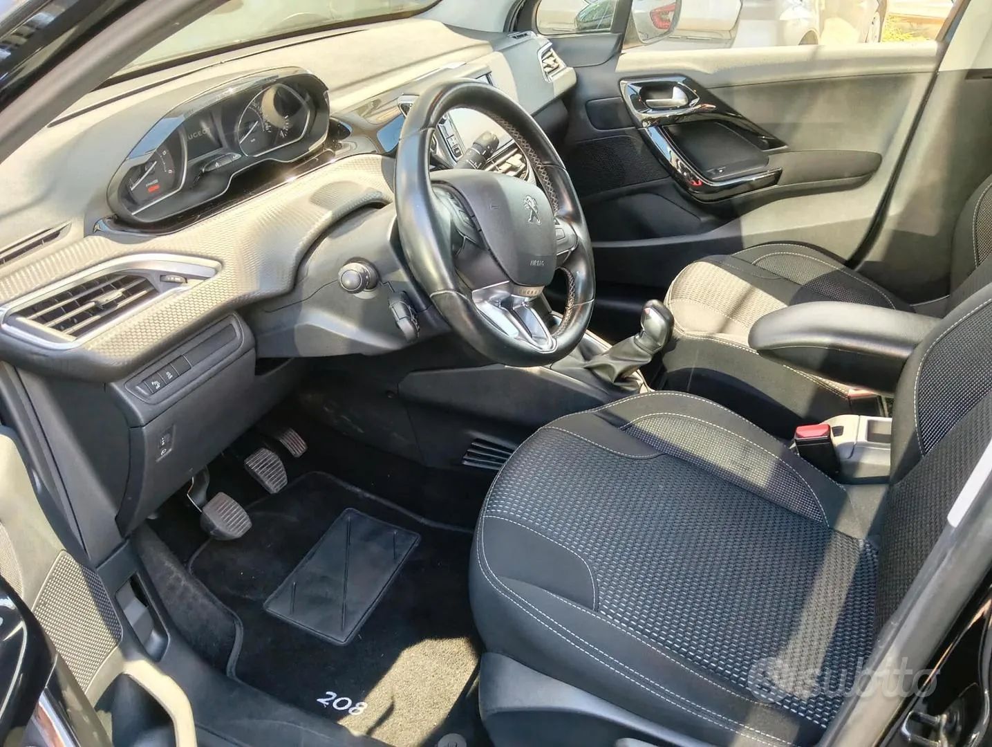 Peugeot 208 2016 photo 5