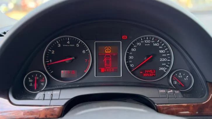 Audi A4 Avant 2004 photo 2