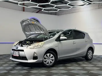 Toyota Aqua 2013 photo 4