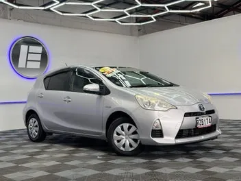 Toyota Aqua 2013 photo 2