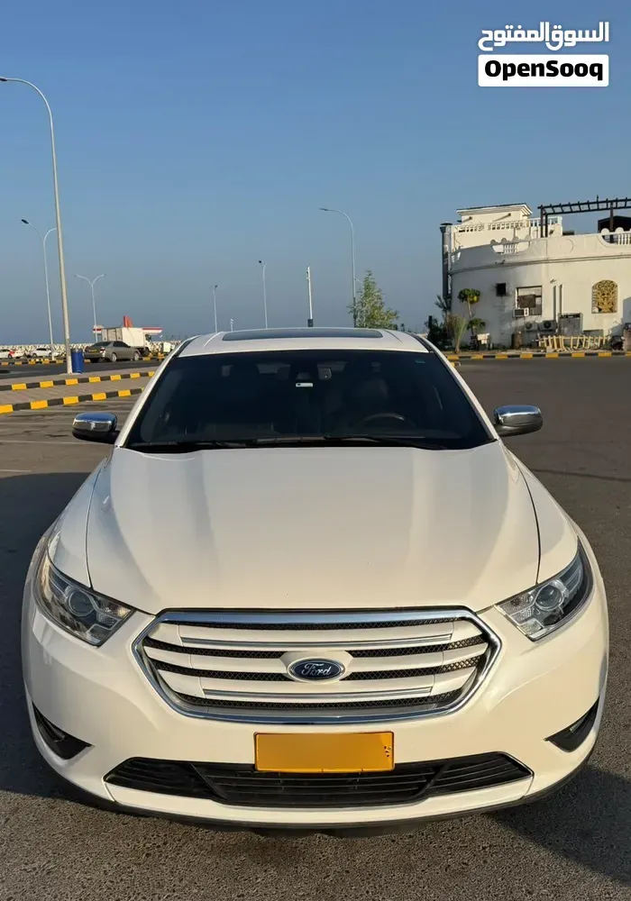 Ford Taurus 2018 photo 2