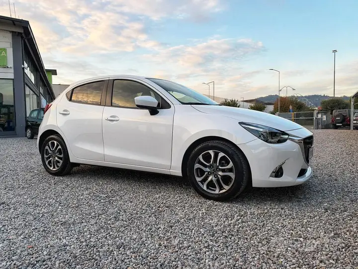 Mazda Mazda2 2019 photo 3