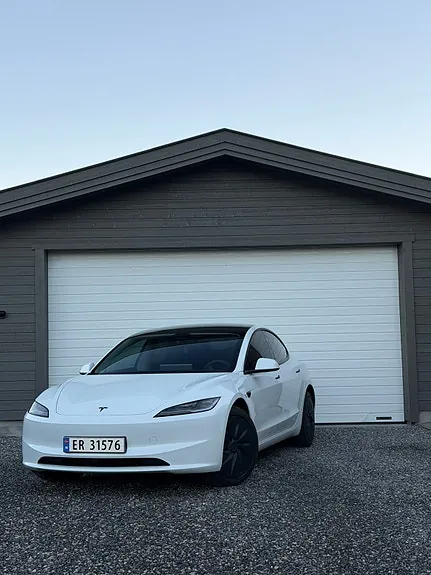 Tesla Model 3 2026 photo 4