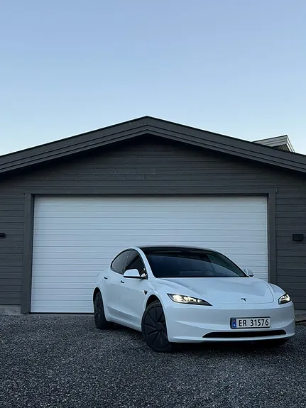 Tesla Model 3 2026 photo 5