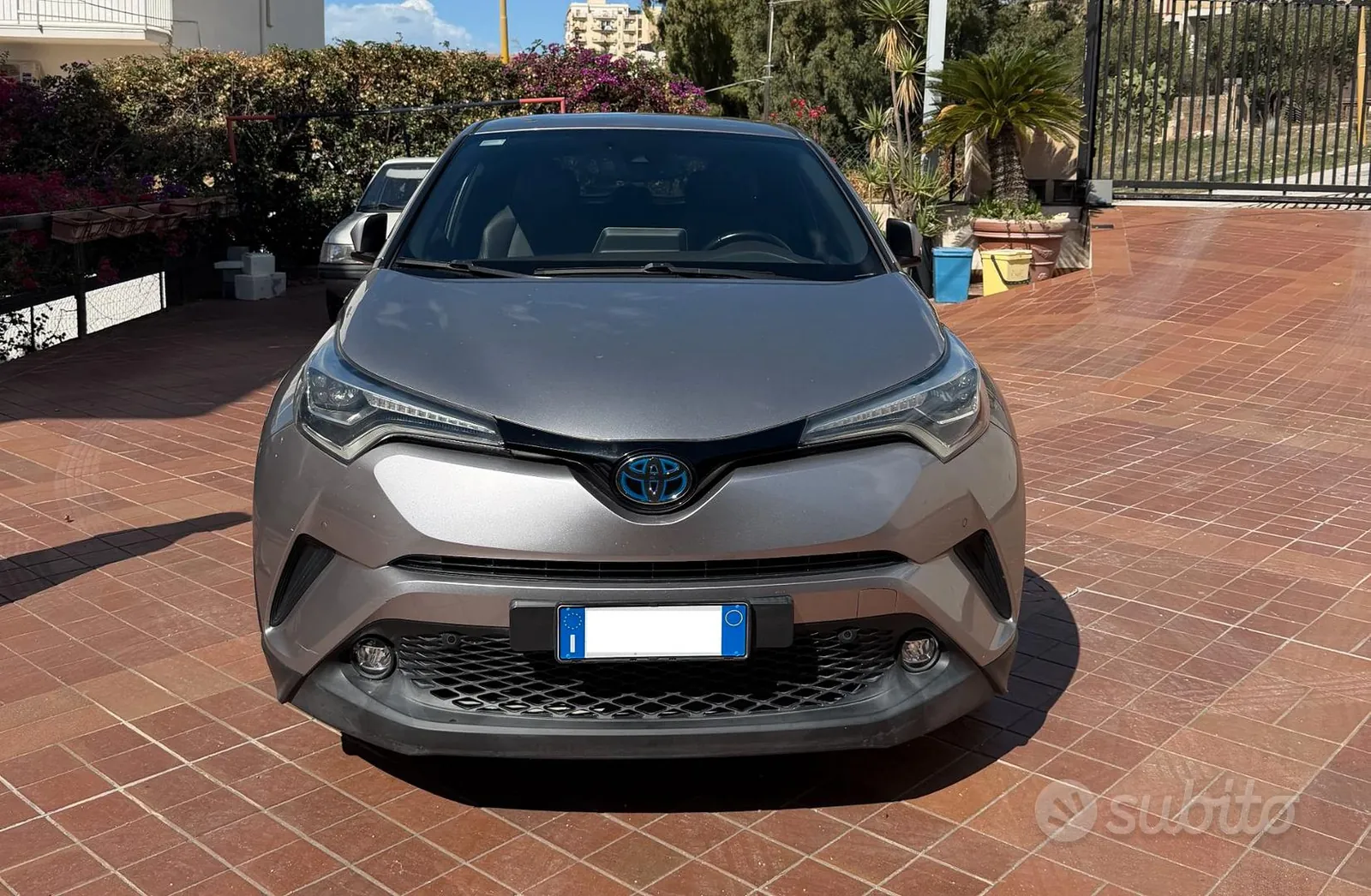 Toyota C-Hr 2017 photo 2