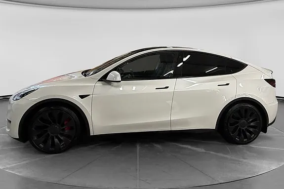 Tesla Model Y 2023 photo 2