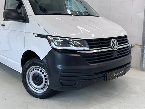Volkswagen Transporter 2022 photo 2