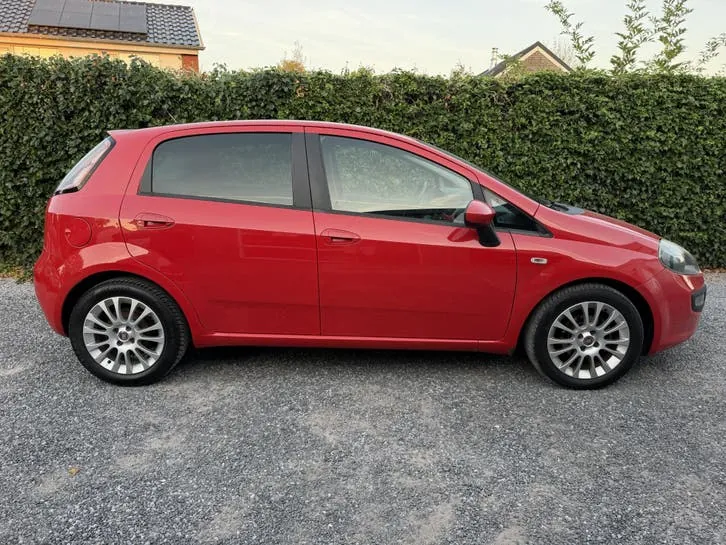 Fiat Punto Evo 2011 photo 2