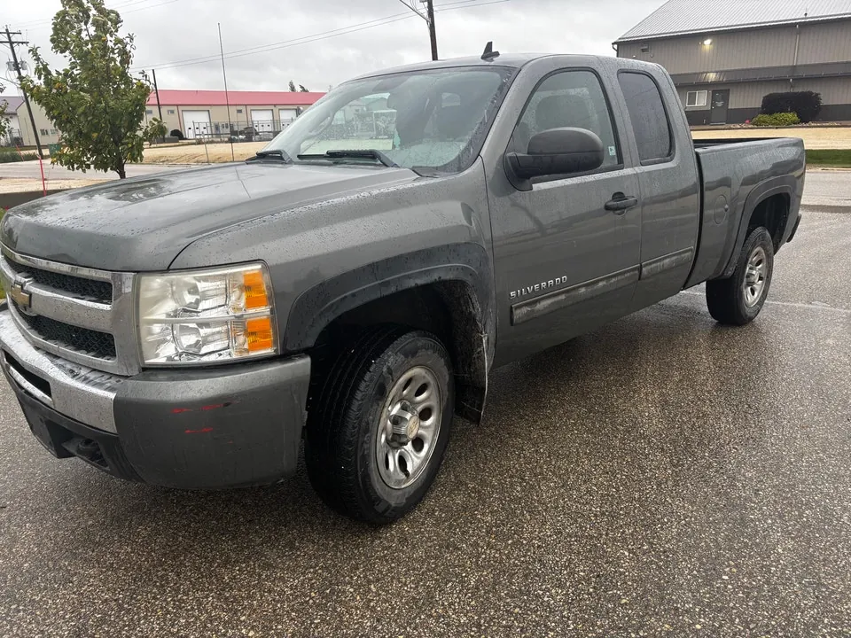 Chevrolet Silverado 1500 2011 photo 2