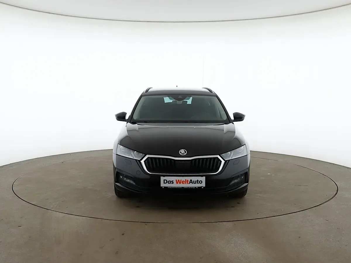 Skoda Octavia 2021 photo 2