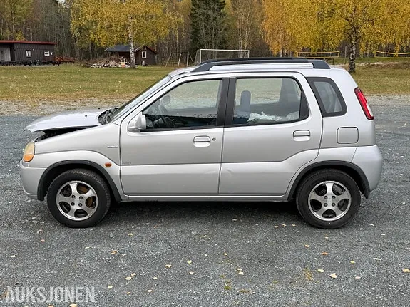 Suzuki Ignis 2002 photo 2