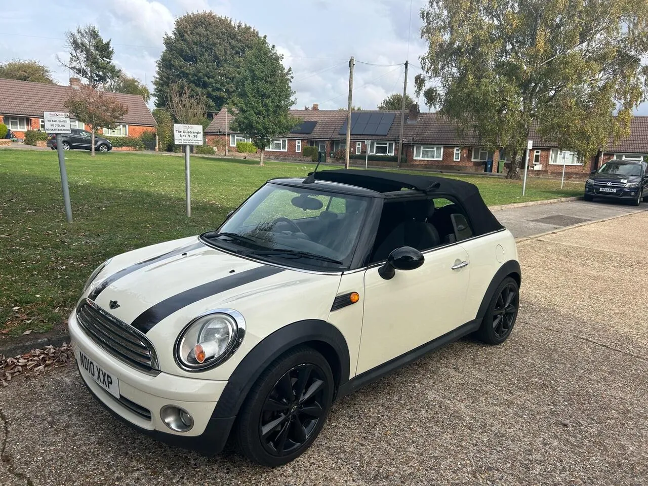 Mini Convertible 2010 photo 2