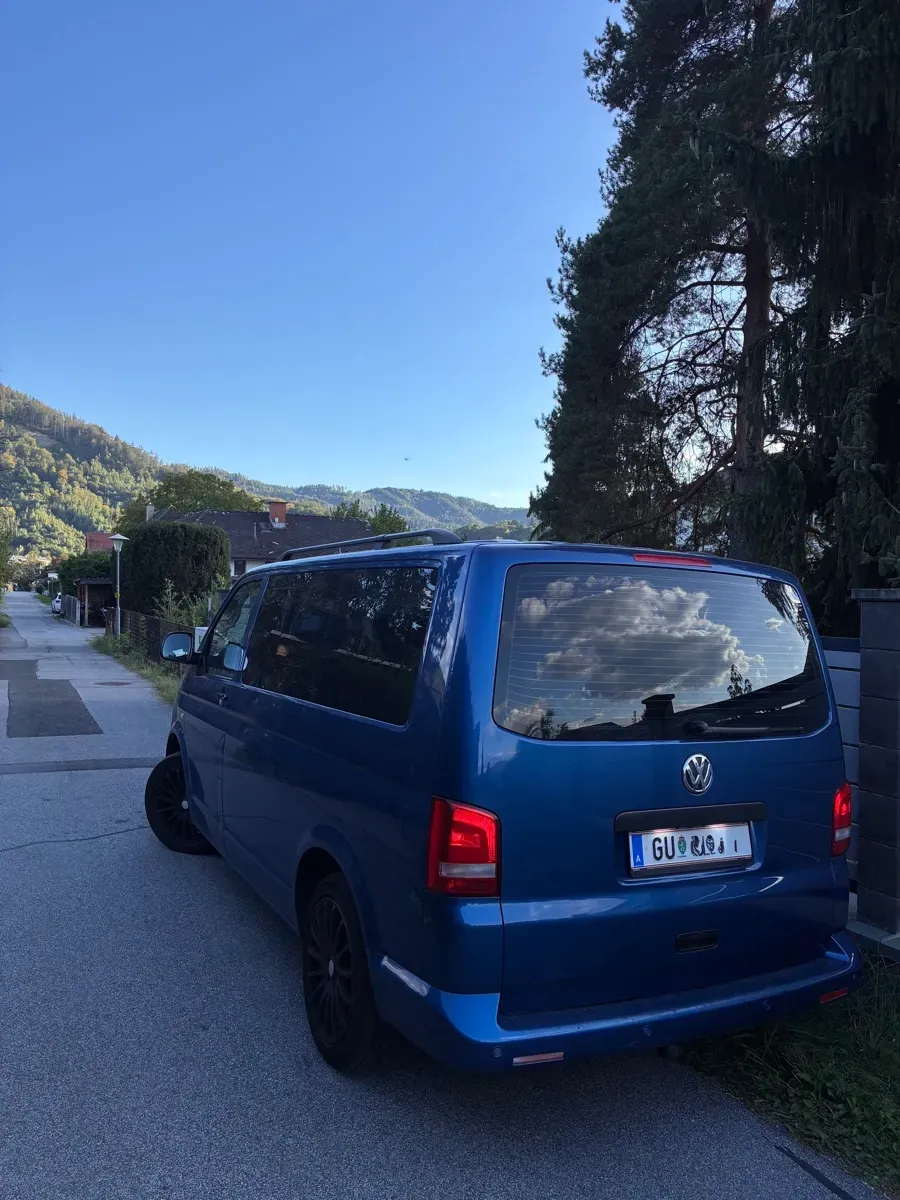 Volkswagen Multivan 2009 photo 2