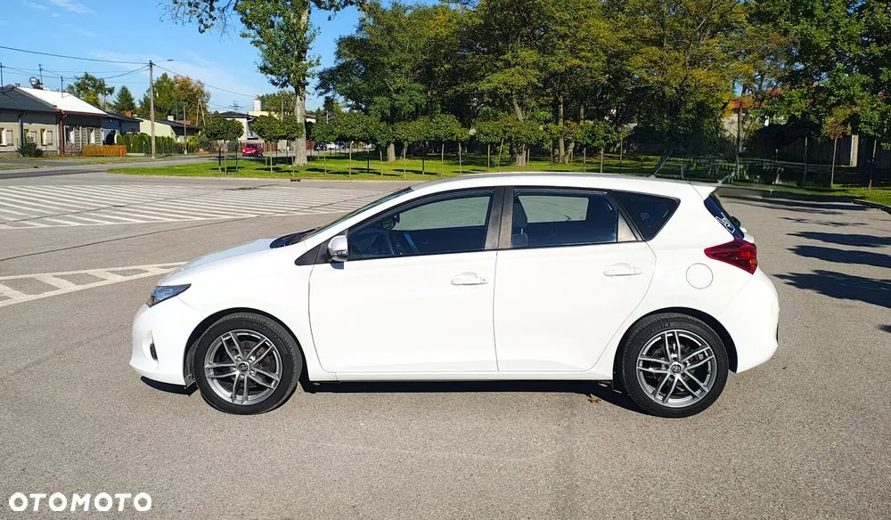 Toyota Auris 2015 photo 3