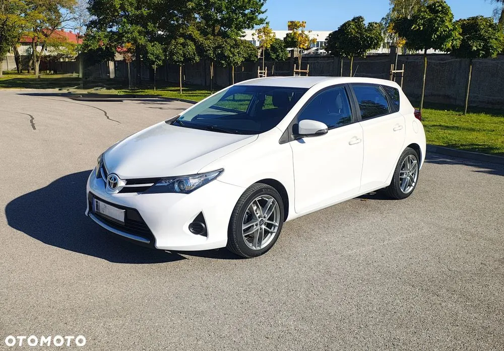 Toyota Auris 2015 photo 2