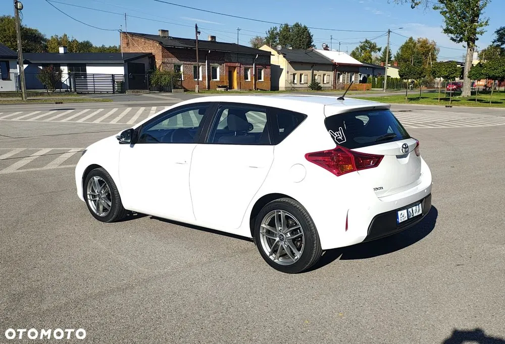 Toyota Auris 2015 photo 5