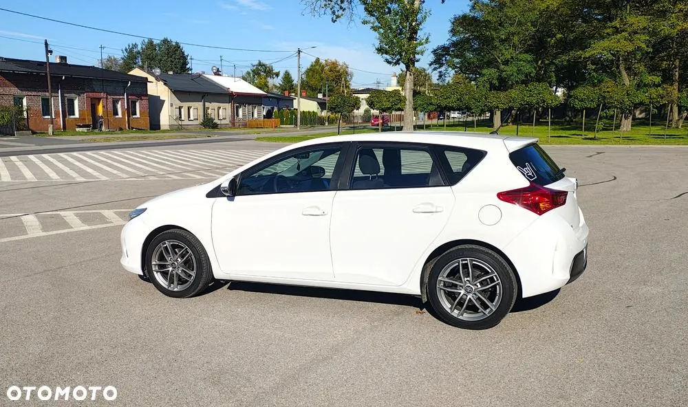 Toyota Auris 2015 photo 4