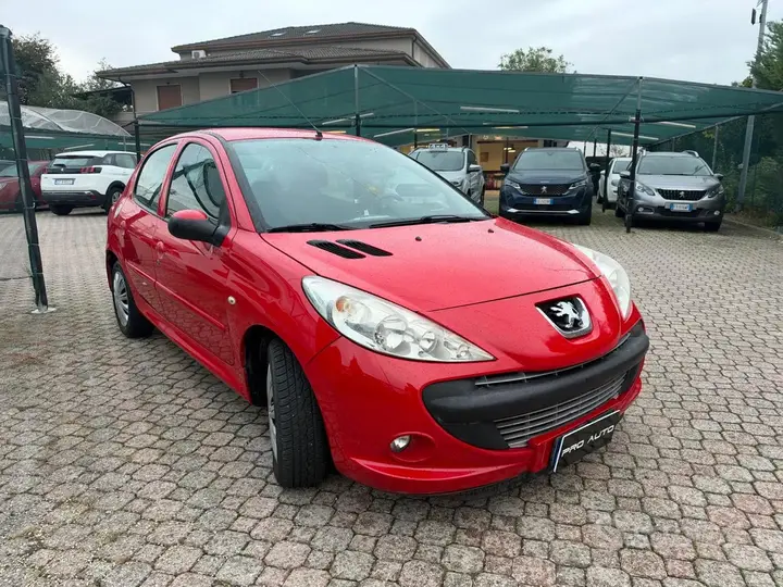 Peugeot 206 2011 photo 2
