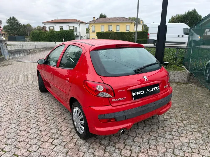 Peugeot 206 2011 photo 5