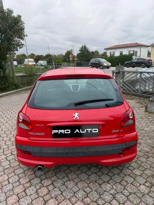 Peugeot 206 2011 photo 4